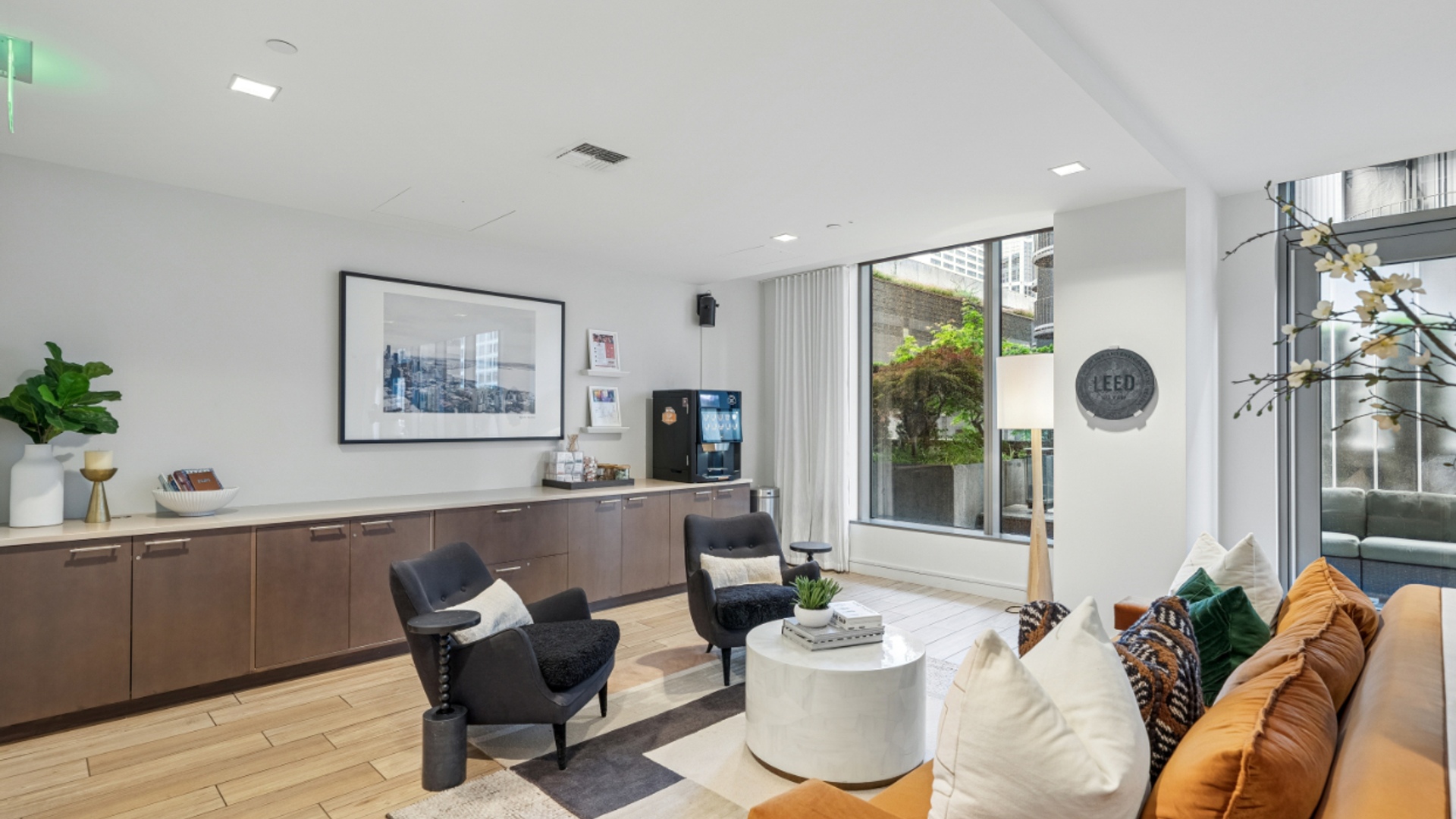 Leasing Lounge